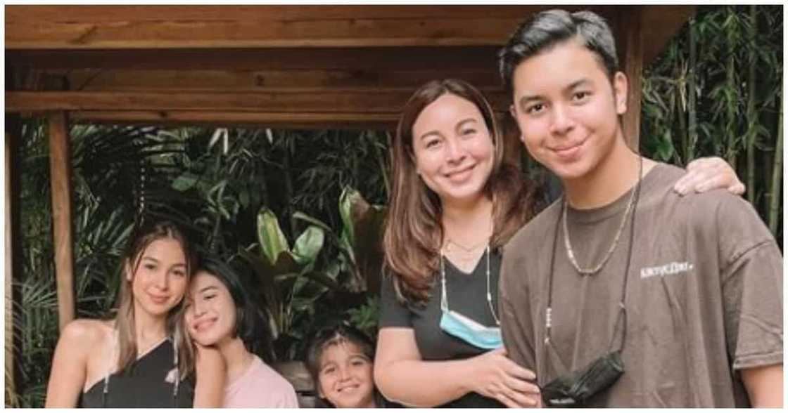Julia Barretto ang mga kapatid, naihalintulad umano sa mga anak ni Ruffa Julia Barretto ang mga kapatid, naihalintulad umano sa mga anak ni Ruffa