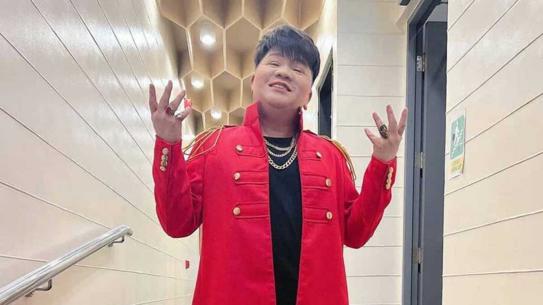 Allan K, sinabing isa siya sa tatlong host na inaalok ng dobleng TF ng EB para lang manatili Allan K, sinabing isa siya sa tatlong host na inaalok ng dobleng TF ng EB para lang manatili