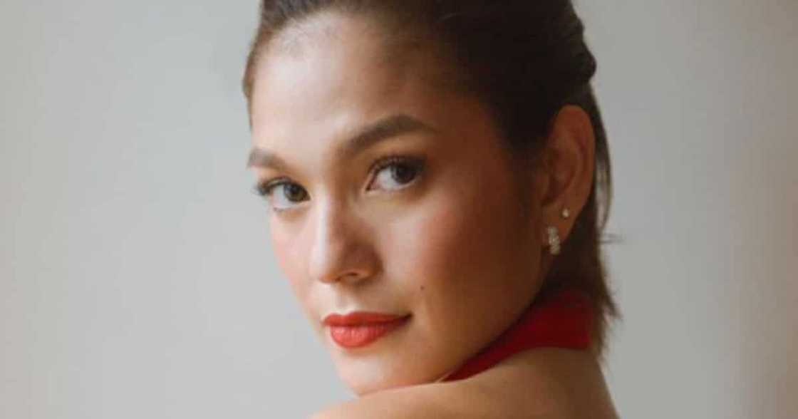 Lolit, ikinumpara sila Derek Ramsay at Andrea Torres kay Vic Sotto at Pia Guanio Lolit, ikinumpara sila Derek Ramsay at Andrea Torres kay Vic Sotto at Pia Guanio