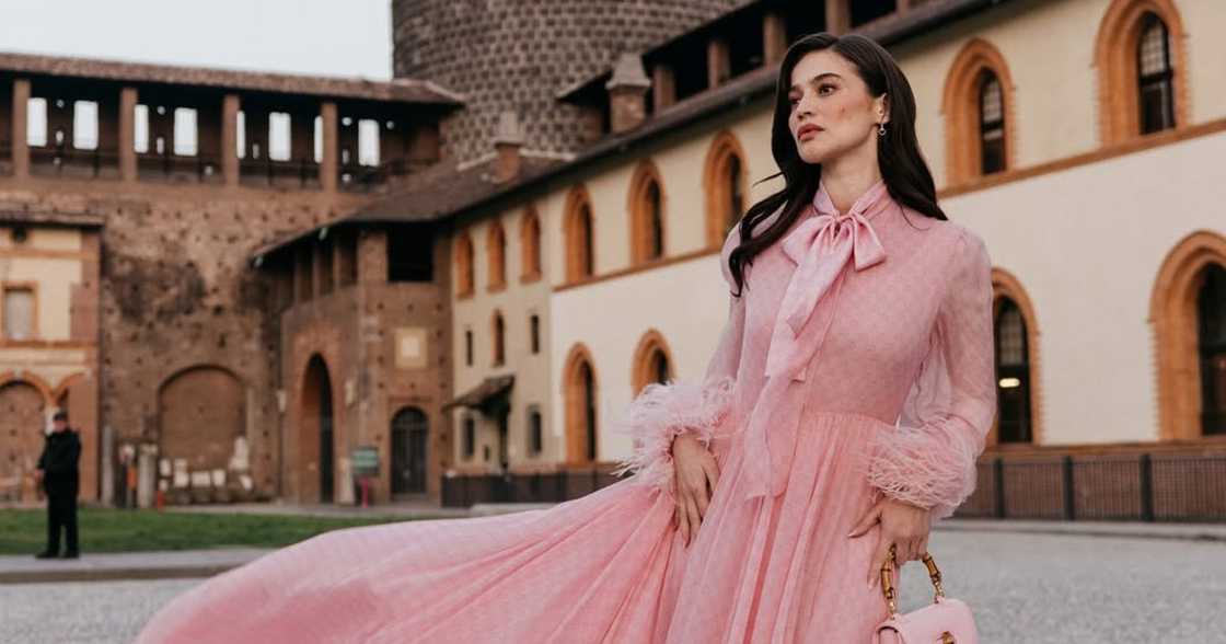 Anne Curtis, naglabas ng pahayag sa blind item ukol sa umano'y hiwalayan ng isang power couple Anne Curtis, naglabas ng pahayag sa blind item ukol sa umano'y hiwalayan ng isang power couple