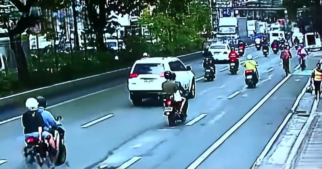 Cyclist dies after getting hit by an SUV while avoiding a van parked on the bike lane Cyclist dies after getting hit by an SUV while avoiding a van parked on the bike lane