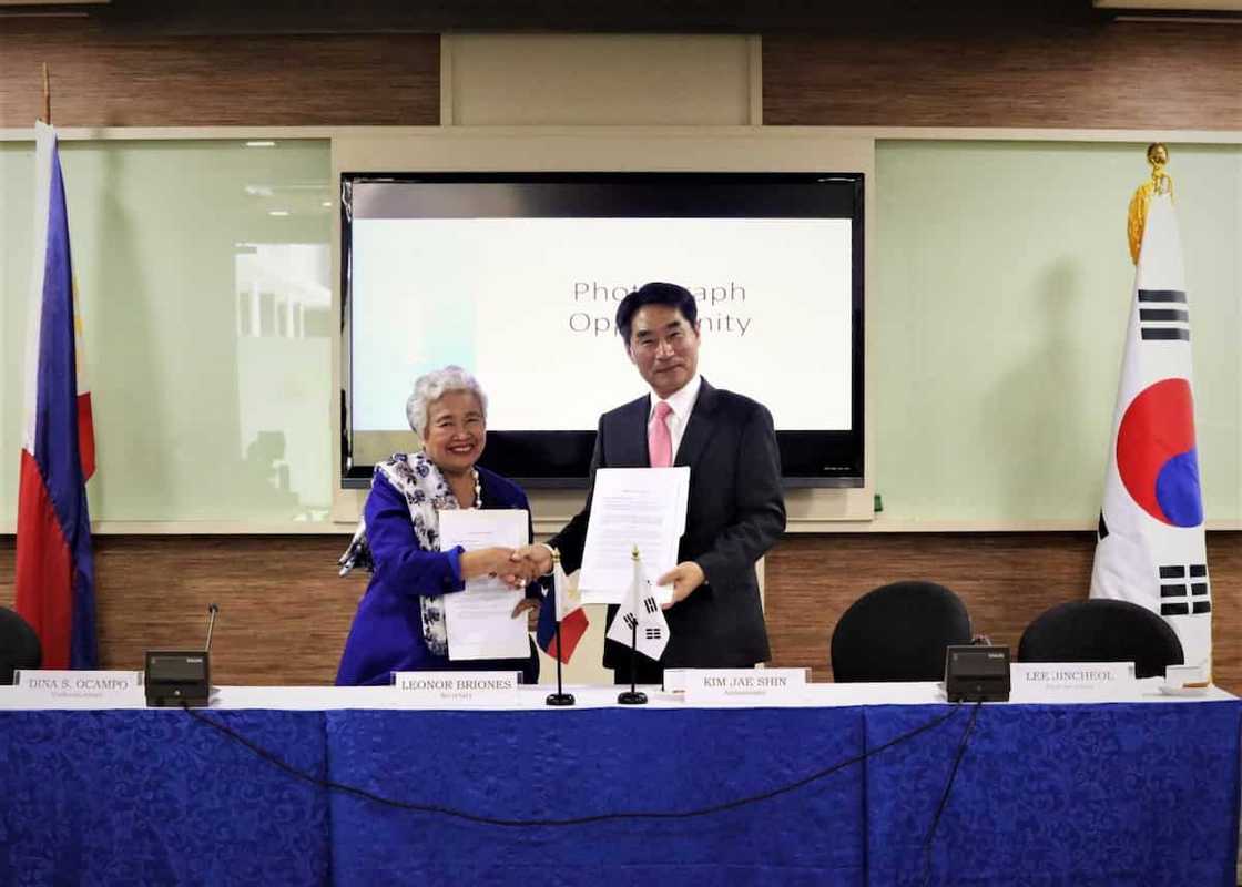 DepEd announces the pilot schools that will be teaching Korean language DepEd announces the pilot schools that will be teaching Korean language