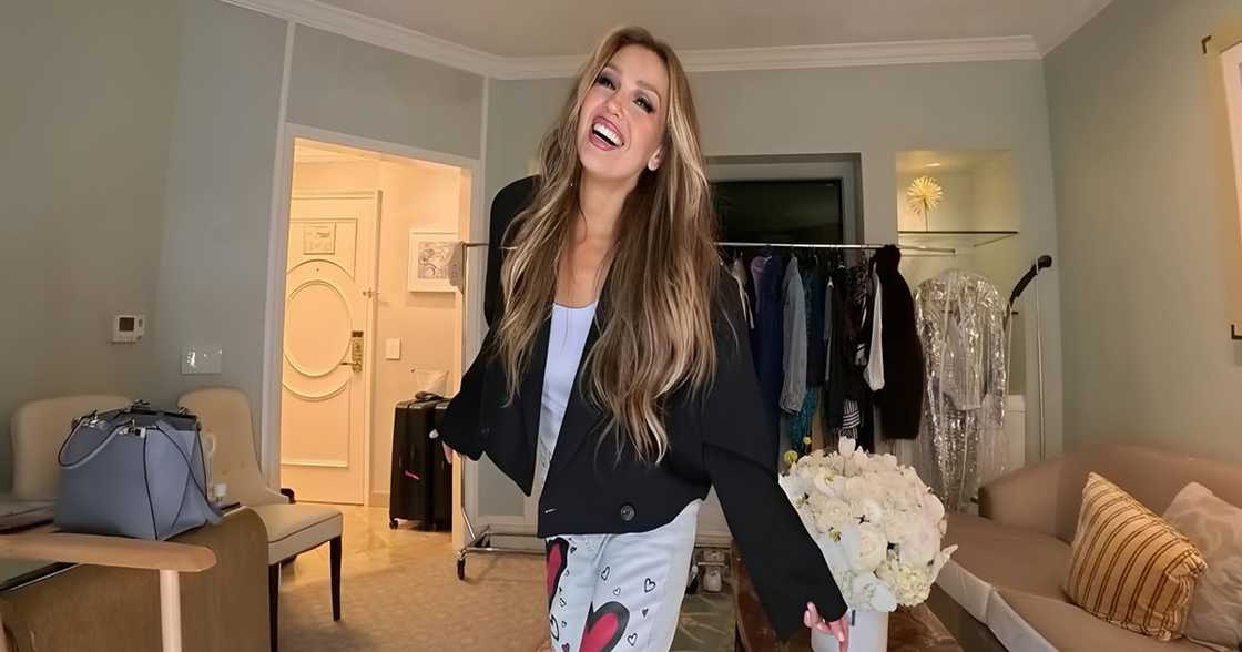 Sikat na International actress na si Thalia, may madamdaming mensahe para sa mga Pinoy