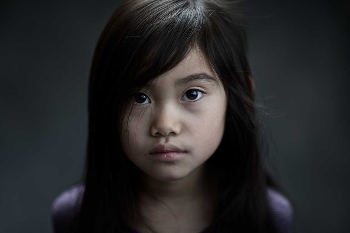 A young terrified girl