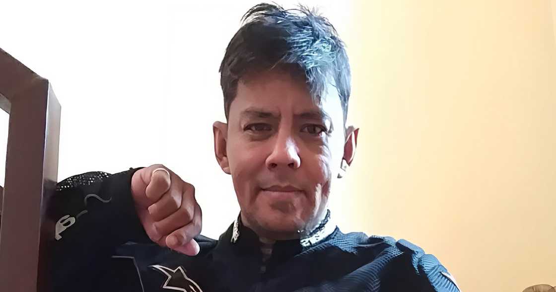 Norman Santos, isa sa mga original members ng Universal Motion Dancers, namatay sa edad na 52 Norman Santos, isa sa mga original members ng Universal Motion Dancers, namatay sa edad na 52