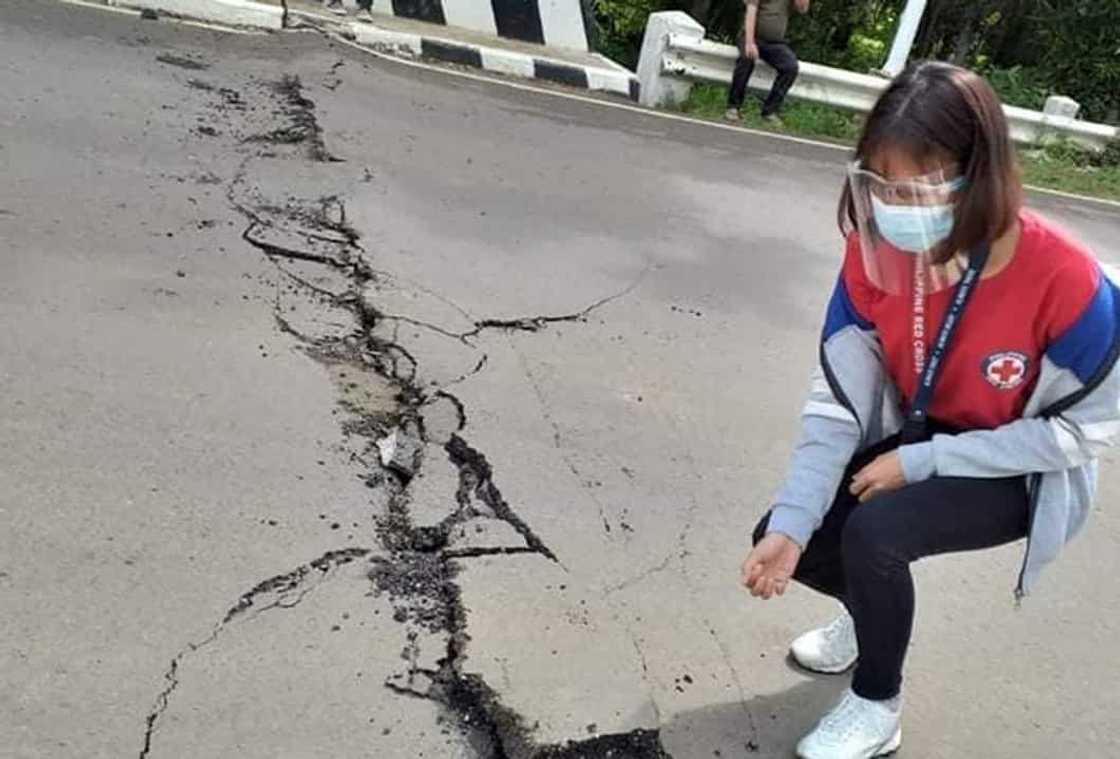 Photos of huge sinkhole in Masbate after magnitude 6.6 quake alarm netizens