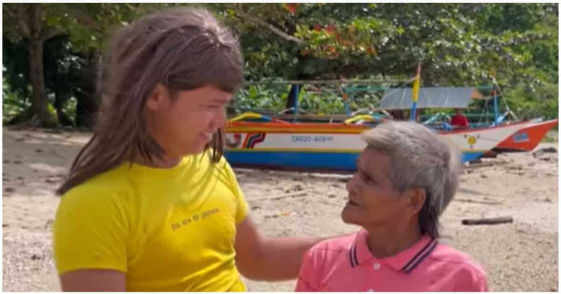 Virgelyn, binalikan at sinurpresa ang lolo na buwis-buhay na tumatawid ng ilog para maglako Virgelyn, binalikan at sinurpresa ang lolo na buwis-buhay na tumatawid ng ilog para maglako