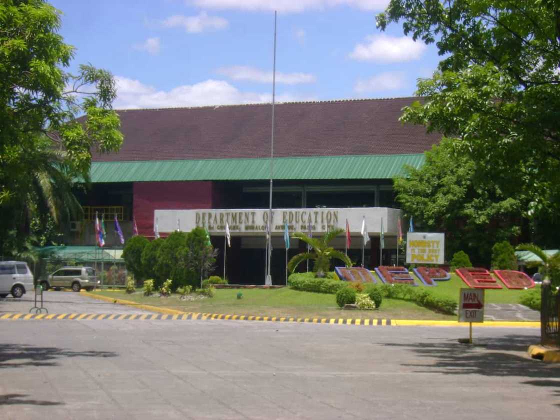 Liham ng magulang sa teacher tungkol sa pagliban ng anak, nagpaluha sa maraming netizens Liham ng magulang sa teacher tungkol sa pagliban ng anak, nagpaluha sa maraming netizens