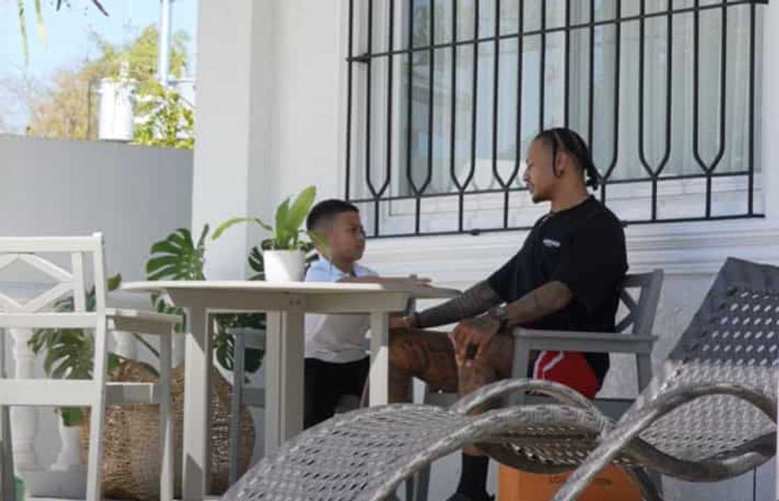 Bobby Ray Parks, tinuruan si Lucas kung paano pahalagahan ang mommy at kapatid niya Bobby Ray Parks, tinuruan si Lucas kung paano pahalagahan ang mommy at kapatid niya