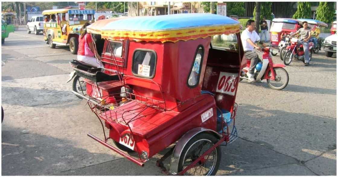 Tricycle driver, pinahanga ang mga pasahero sa kanya birthday 'free rides' Tricycle driver, pinahanga ang mga pasahero sa kanya birthday 'free rides'