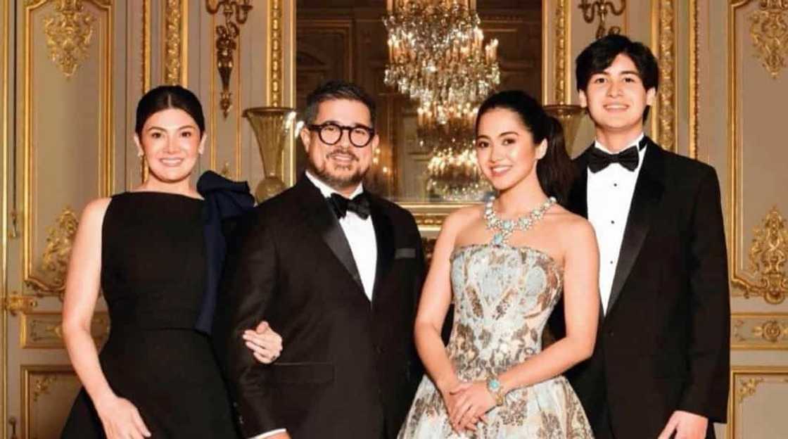 Aga Muhlach, payag mag-artista ang mga anak basta magtapos muna ng pag-aaral Aga Muhlach, payag mag-artista ang mga anak basta magtapos muna ng pag-aaral
