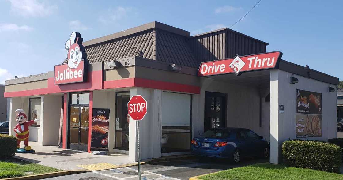 Customer claims that her fried chicken was replaced with fried towel