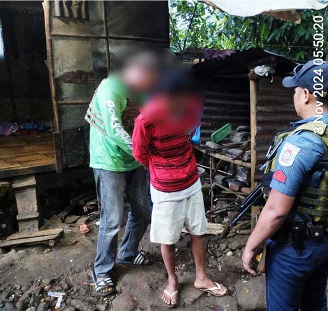 Pinagbubuntis na 8-buwang sanggol, patay matapos aksidenteng mabaril ng ama (Cadiz City Police Station via Manila Bulletin) Pinagbubuntis na 8-buwang sanggol, patay matapos aksidenteng mabaril ng ama (Cadiz City Police Station via Manila Bulletin)