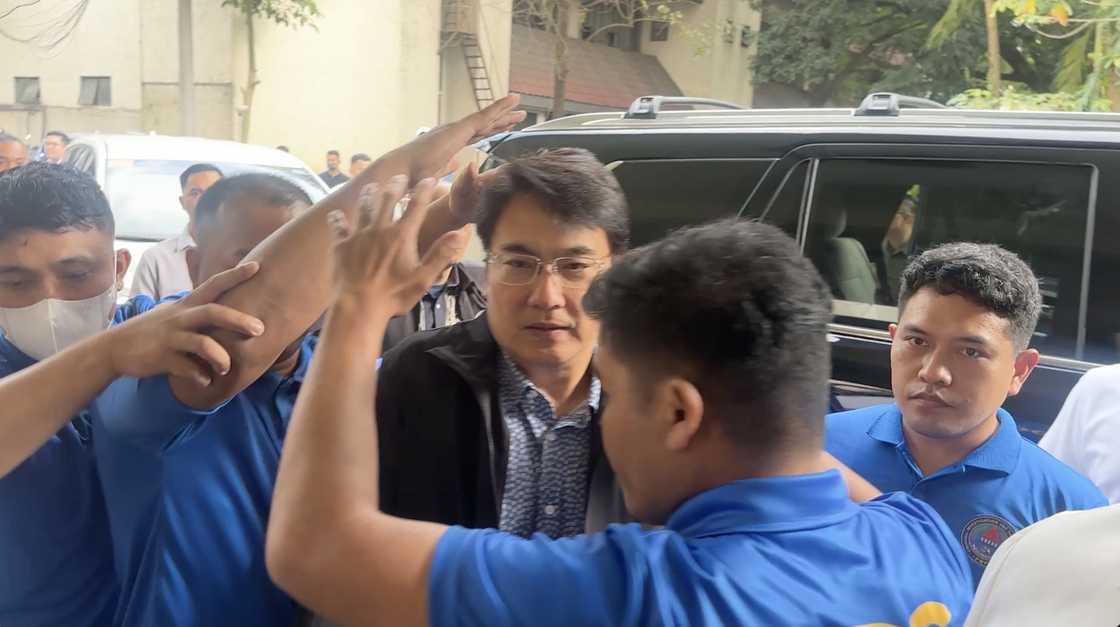 Bong Revilla, kusang sumuko sa CIDG matapos maglabas ng arrest warrant ang Sandiganbayan - KAMI.COM.PH