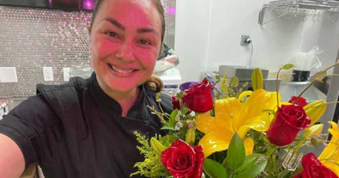 Donita Rose, isiniwalat napilitang pumunta ng Amerika; di na raw masikmurang umasa na lang sa 73-anyos na ina Donita Rose, isiniwalat napilitang pumunta ng Amerika; di na raw masikmurang umasa na lang sa 73-anyos na ina