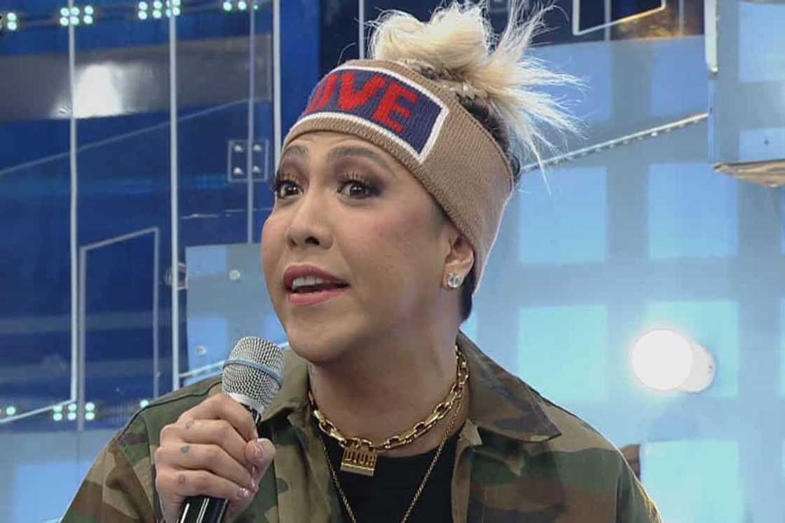 Vice Ganda, bongga ang pag-congratulate kay Rabiya Mateo: "Pagbibigay ng karangalan" Vice Ganda, bongga ang pag-congratulate kay Rabiya Mateo: "Pagbibigay ng karangalan"