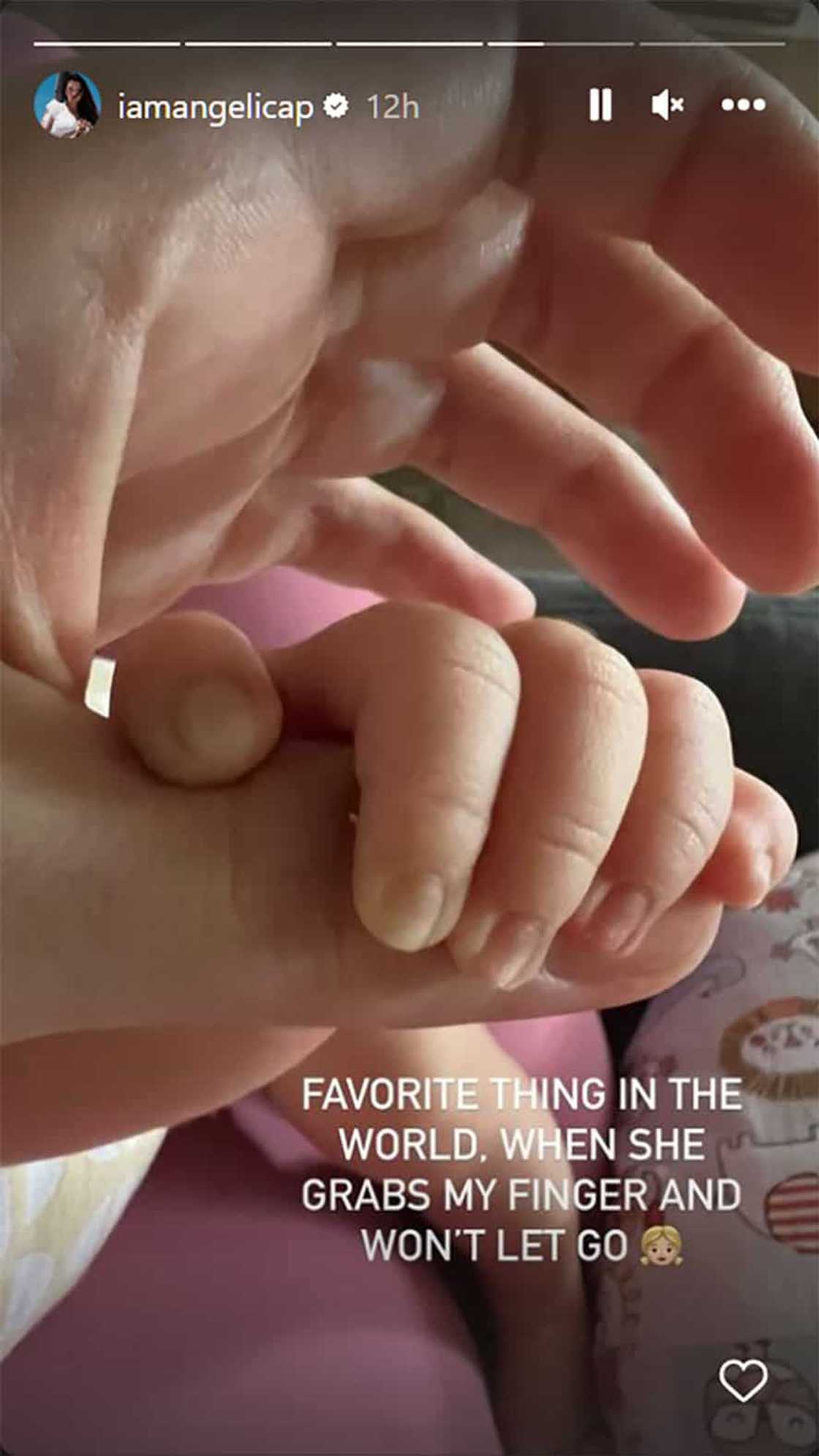Angelica Panganiban, ibinahagi na paborito niya sa tuwing hahawakan ni Baby Bean mga daliri niya Angelica Panganiban, ibinahagi na paborito niya sa tuwing hahawakan ni Baby Bean mga daliri niya