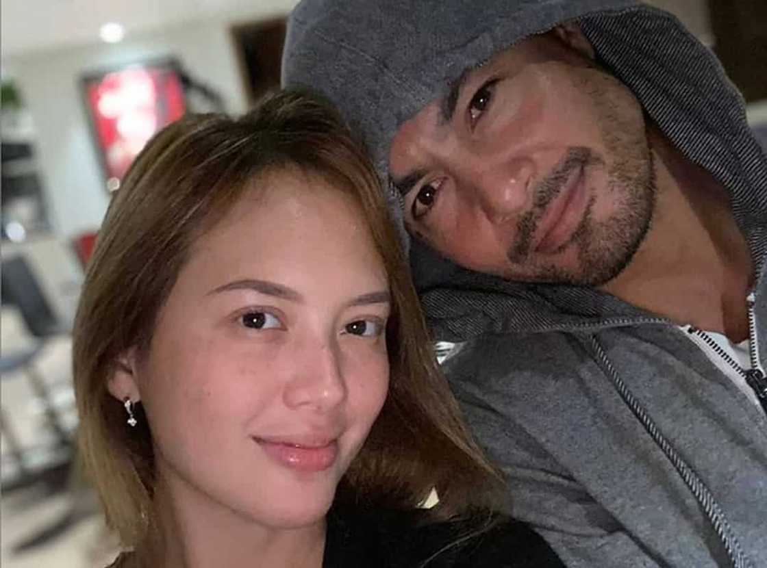 Ellen Adarna and Derek Ramsay wax their friend's facial hair in funny video Ellen Adarna and Derek Ramsay wax their friend's facial hair in funny video