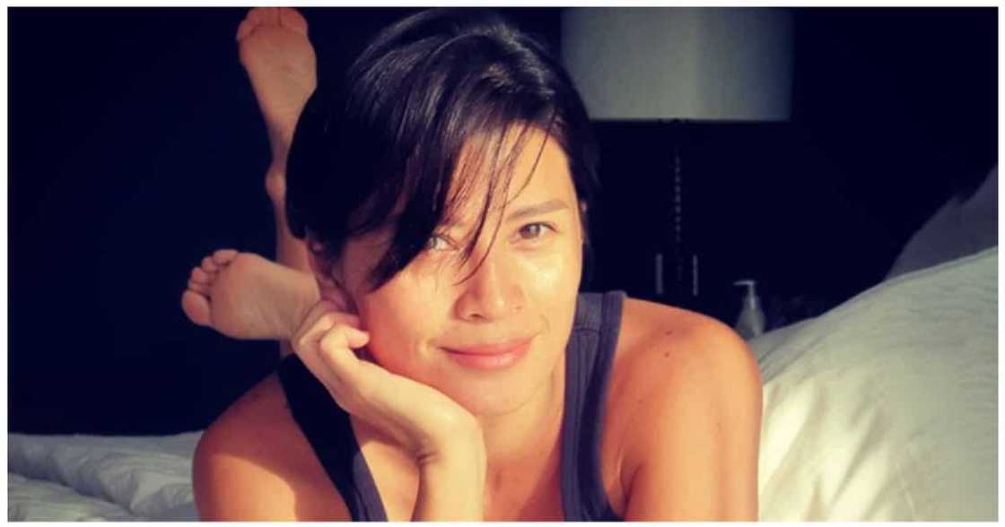 Mylene Dizon, kinaaliwan matapos nitong makaligtaang magpantalon sa isang zoom session Mylene Dizon, kinaaliwan matapos nitong makaligtaang magpantalon sa isang zoom session