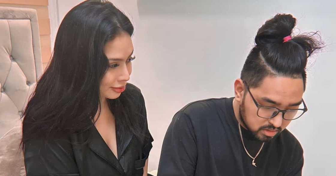 Vince Flores kay Toni Fowler: "Pagsisilbihan kita, tatanggapin at mamahalin" Vince Flores kay Toni Fowler: "Pagsisilbihan kita, tatanggapin at mamahalin"