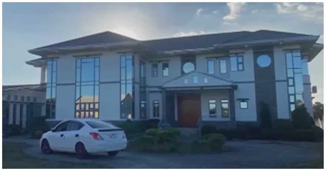 OFW na janitor sa France, ipinakita ang mansion na kanyang naipatayo sa Pampanga OFW na janitor sa France, ipinakita ang mansion na kanyang naipatayo sa Pampanga