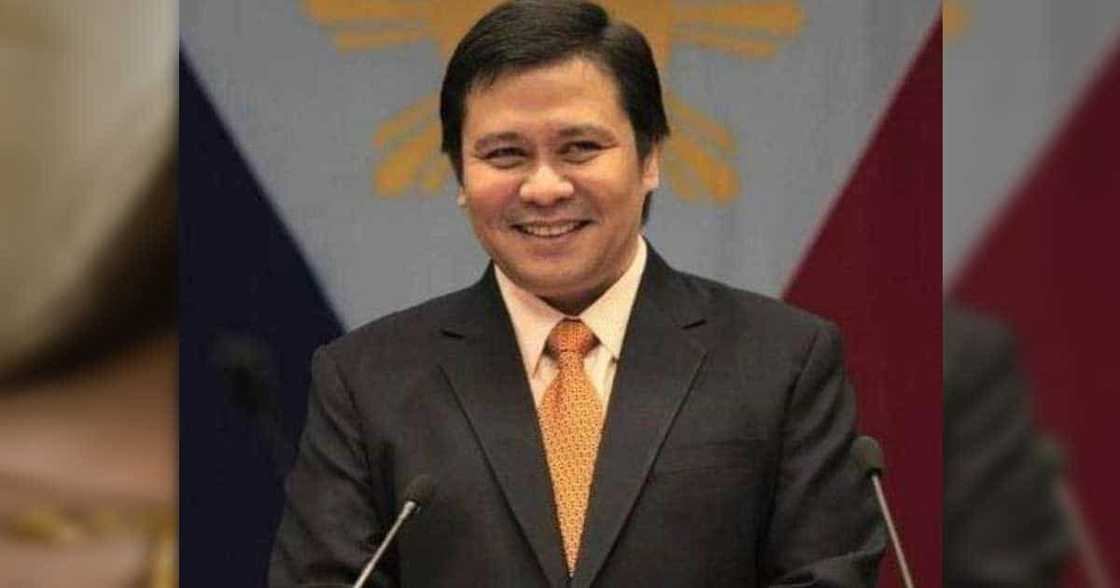 Jinggoy Estrada in self-quarantine after exposure to Erap; former President now stable Jinggoy Estrada in self-quarantine after exposure to Erap; former President now stable