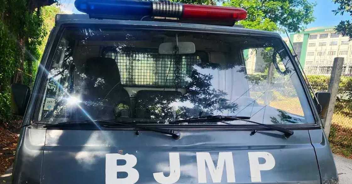 BJMP van, tinambangan sa Cavitex; tangkang pagkuha sa lulan na Chinese inmate, naunsiyami BJMP van, tinambangan sa Cavitex; tangkang pagkuha sa lulan na Chinese inmate, naunsiyami