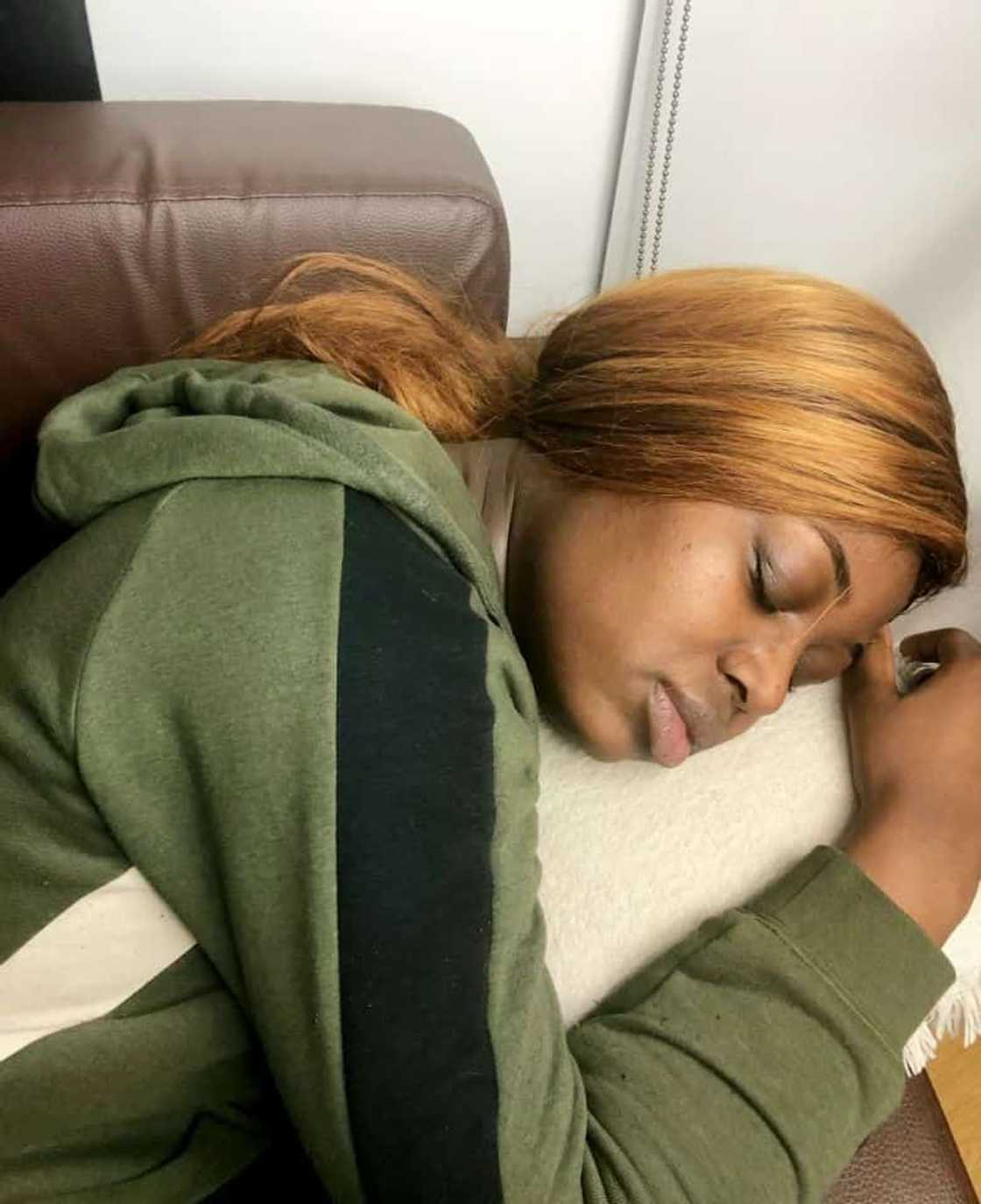 Woman claims she has ‘Sleeping Beauty’ syndrome that lets her sleep 22 hours a day Woman claims she has ‘Sleeping Beauty’ syndrome that lets her sleep 22 hours a day