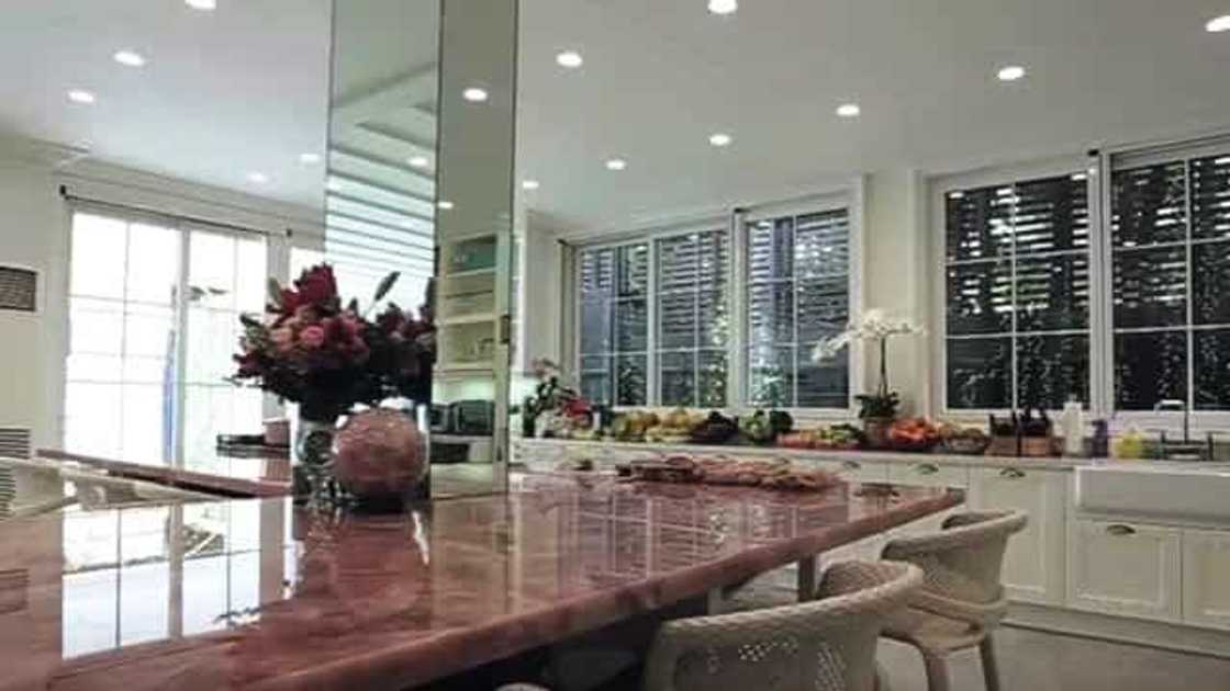 Kitchen Goals! 8 Pinay celebrities na may napakabongga at napakasosyal na kusina Kitchen Goals! 8 Pinay celebrities na may napakabongga at napakasosyal na kusina