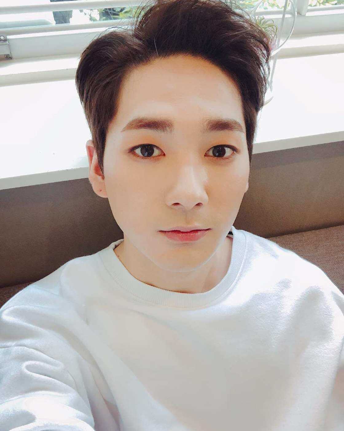 Nuest leader Nuest leader