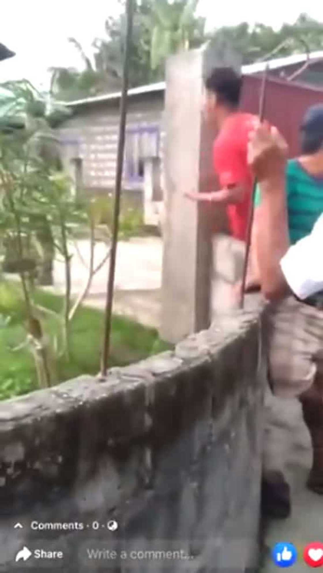 Kinuyog! Video of men attacking home of Jonel Nuezca after shooting Gregorio surfaces Kinuyog! Video of men attacking home of Jonel Nuezca after shooting Gregorio surfaces