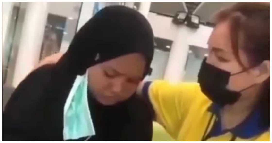 Babaeng online gamer, ibinenta ang motor ng ama para sana makipagkita sa kanyang 'crush' Babaeng online gamer, ibinenta ang motor ng ama para sana makipagkita sa kanyang 'crush'