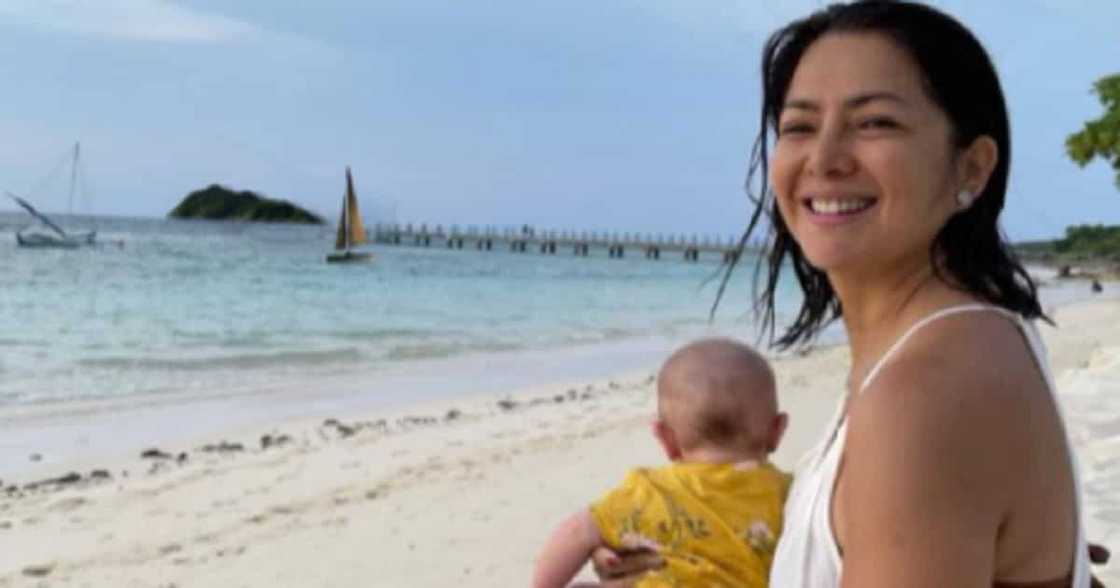 Alice Dixson takes her adorable baby girl Aura to a gorgeous beach Alice Dixson takes her adorable baby girl Aura to a gorgeous beach