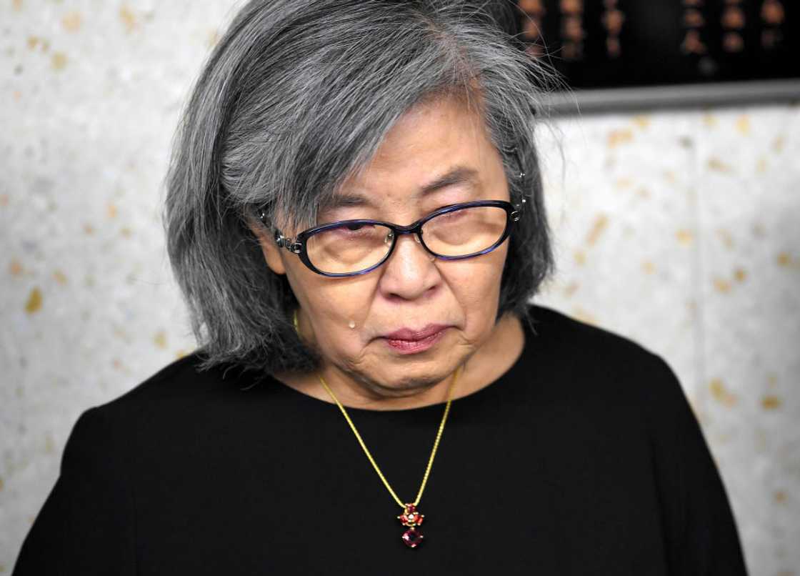 Mother frustrates daughter-in-law, sheds tears. Mother frustrates daughter-in-law, sheds tears.