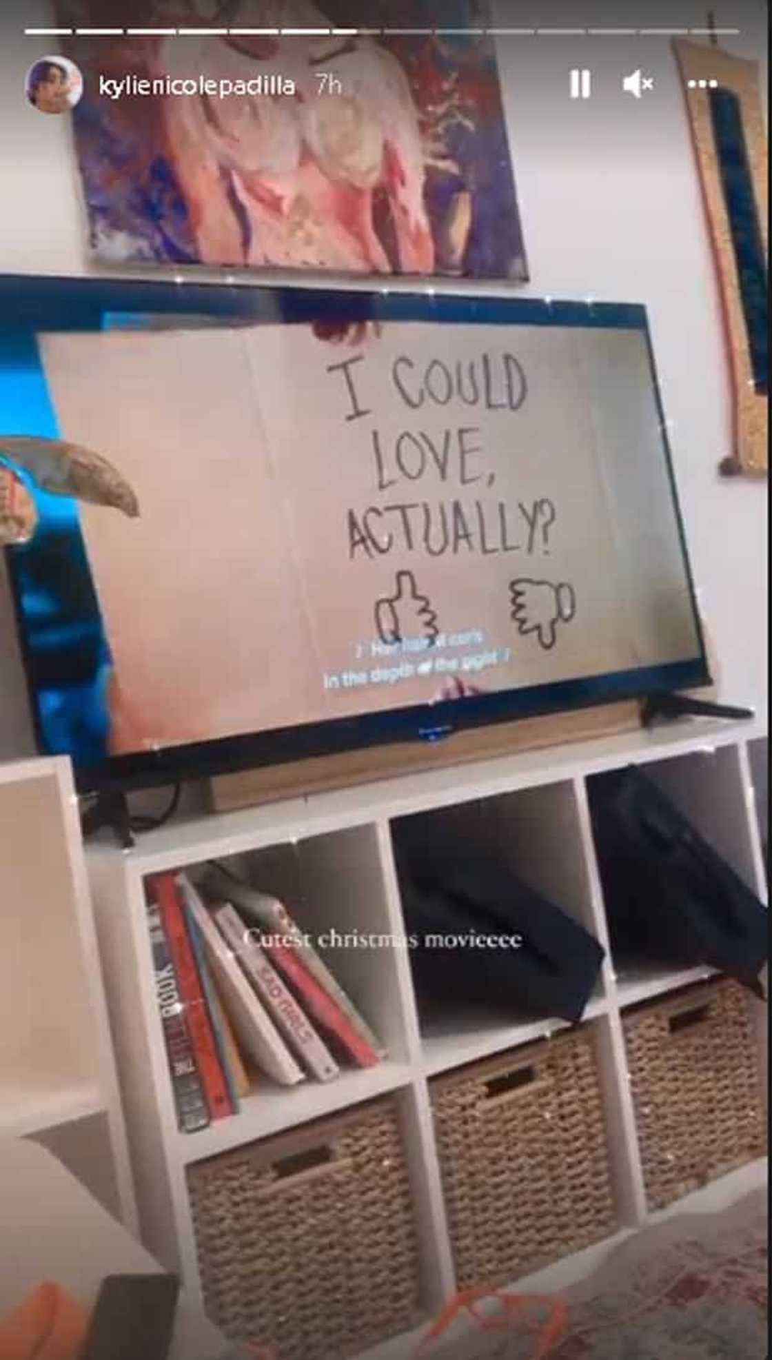 Kylie Padilla, ibinahagi ang cutest Christmas movie scene niya: "That it's you" Kylie Padilla, ibinahagi ang cutest Christmas movie scene niya: "That it's you"