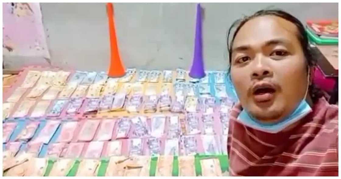 Vendor, kumita ng Php150,000 sa ilang araw lamang na paglalako ng torotot at laruan Vendor, kumita ng Php150,000 sa ilang araw lamang na paglalako ng torotot at laruan