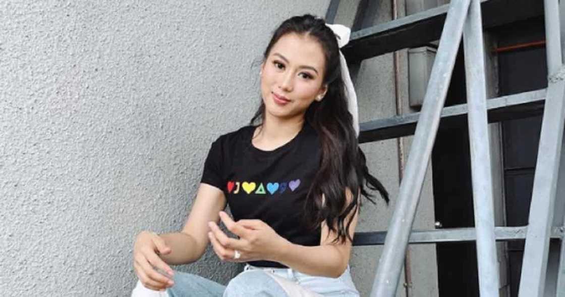 Alex Gonzaga complains to her parents: “Masyado niyong inalagaan ang ate” Alex Gonzaga complains to her parents: “Masyado niyong inalagaan ang ate”