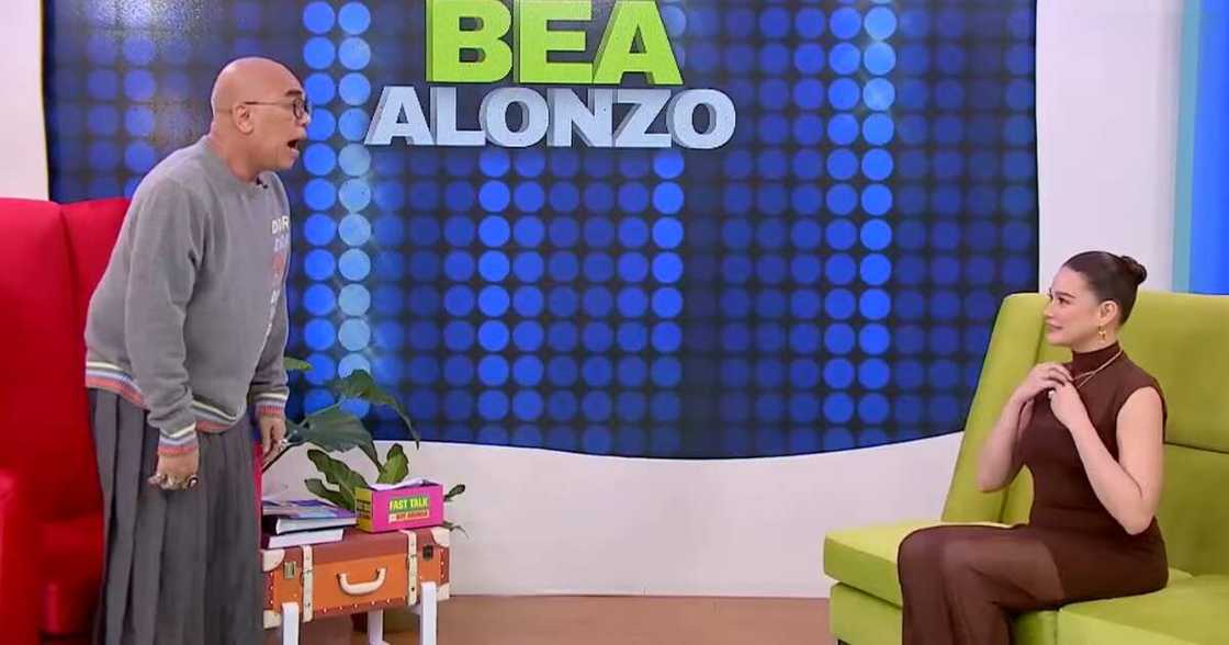 Video ni Boy Abunda na humihingi ng “consent” para yakapin si Bea Alonzo, viral