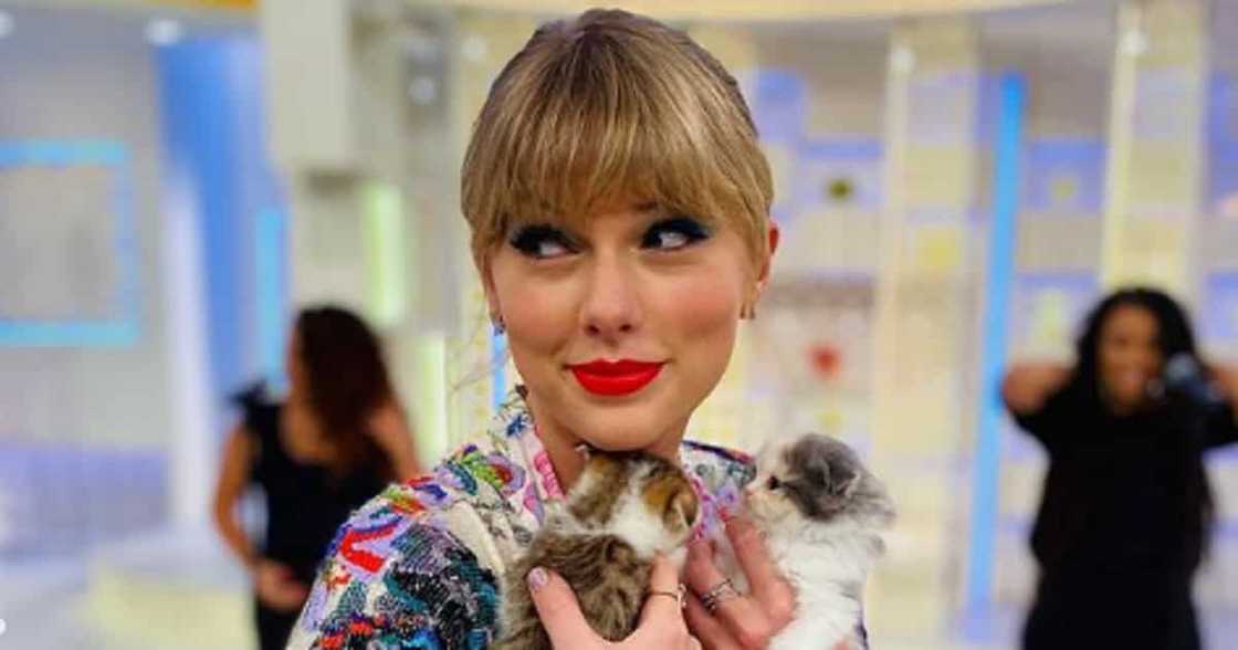 Taylor Swift receives honorary doctorate in fine arts from NYU; delivers inspiring speech Taylor Swift receives honorary doctorate in fine arts from NYU; delivers inspiring speech