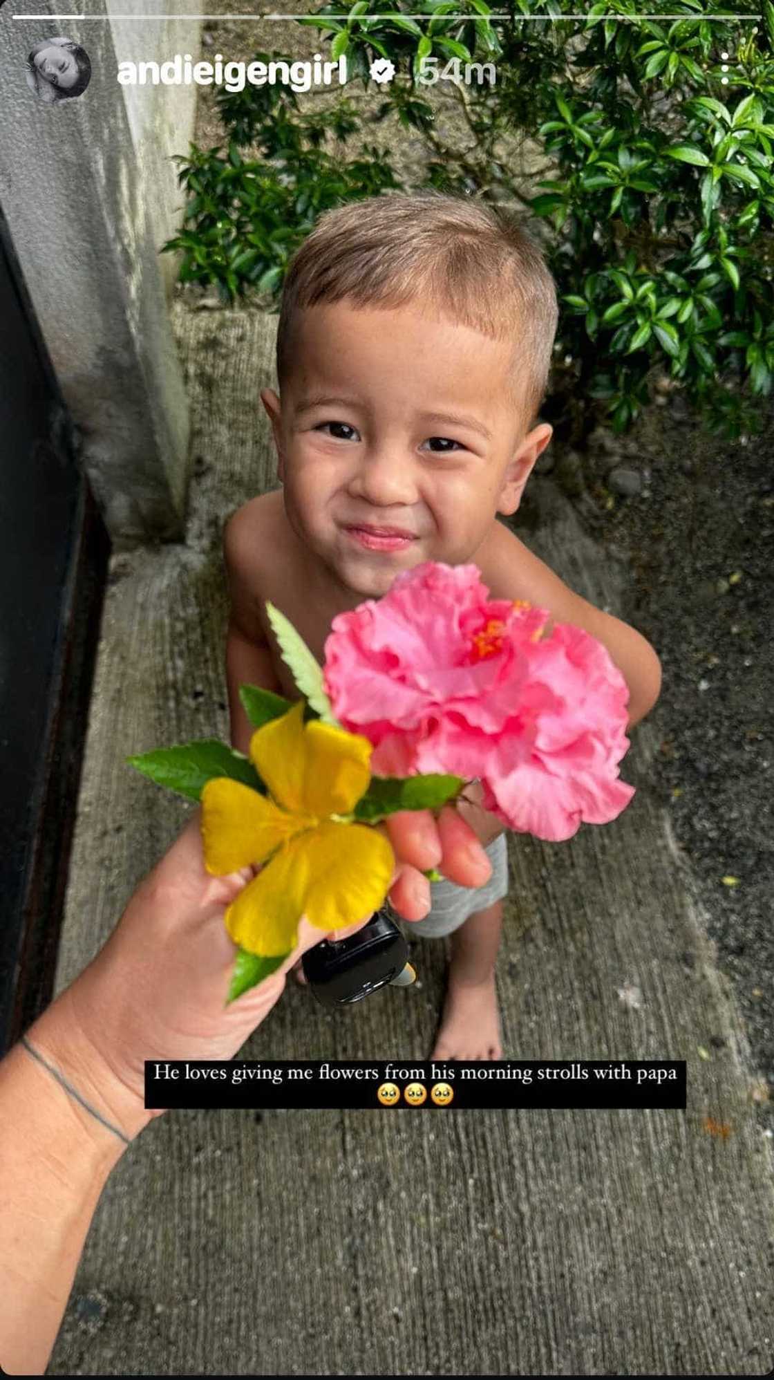 Andi Eigenmann, ibinida ang binigay sa kanya ng sweet na anak na si Koa Andi Eigenmann, ibinida ang binigay sa kanya ng sweet na anak na si Koa