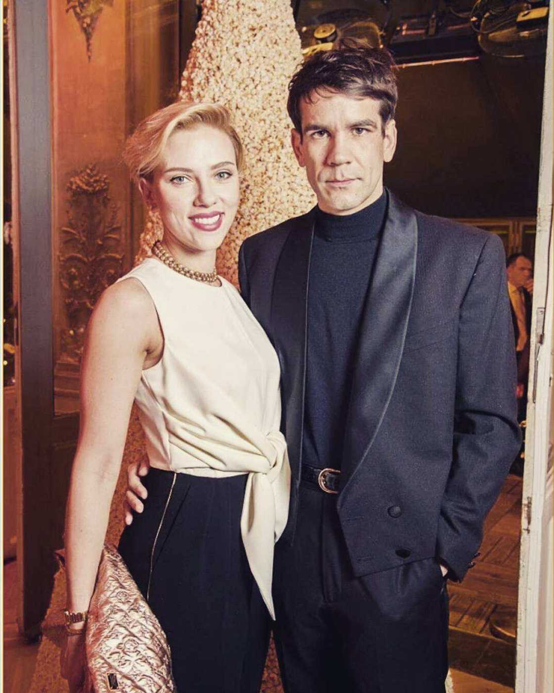 scarlett johansson husband scarlett johansson husband