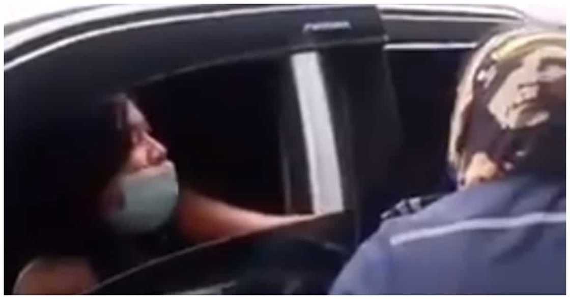 Babaeng nanakit ng enforcer sa viral video, aminadong gumagamit ng droga Babaeng nanakit ng enforcer sa viral video, aminadong gumagamit ng droga