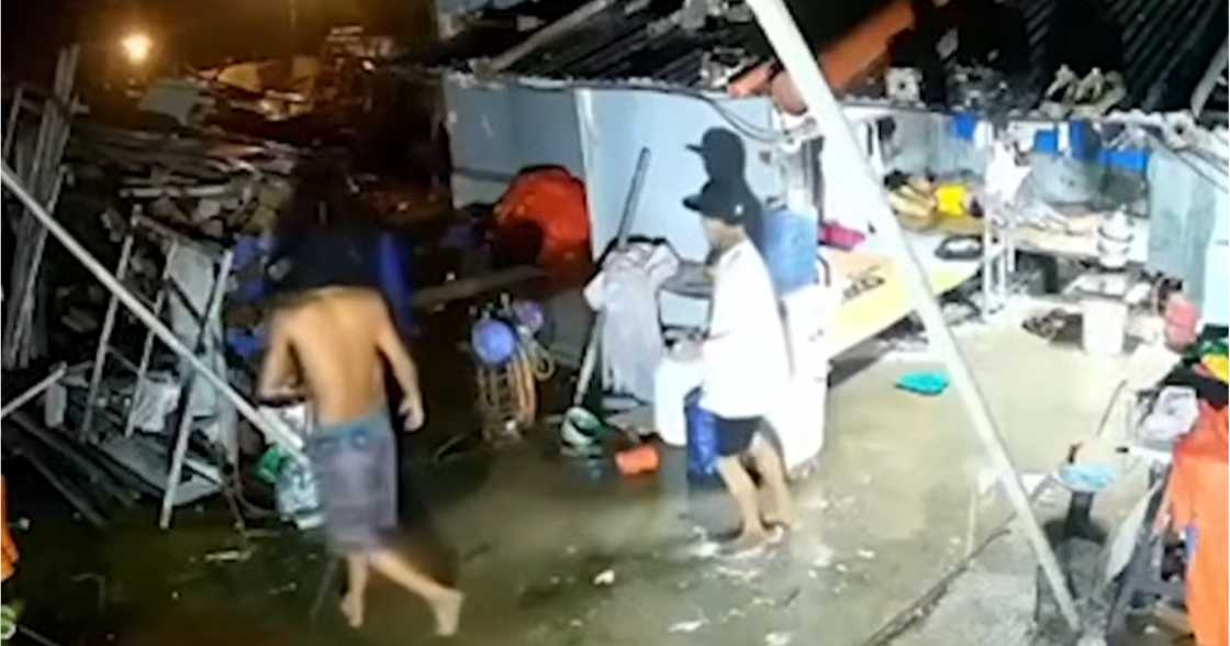 2 lalaki qc construction site
