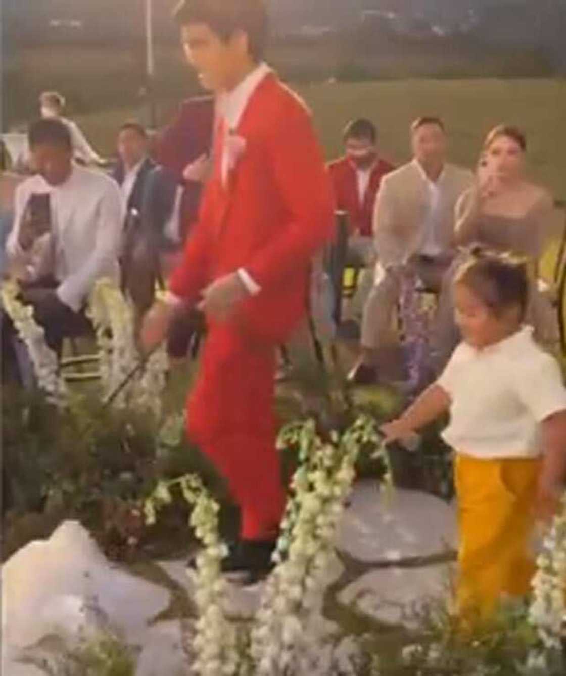 Elias Modesto, napakagwapo sa kasal ng Mama Ellen at Tito Derek niya Elias Modesto, napakagwapo sa kasal ng Mama Ellen at Tito Derek niya