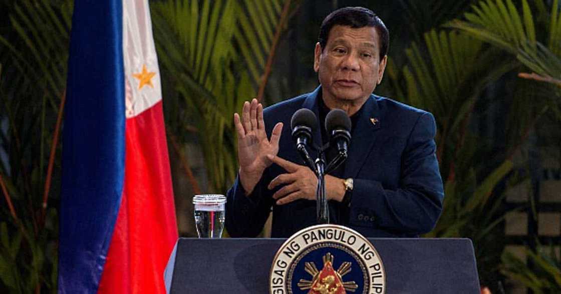 Pangulong Duterte, pinag-diet si Gordon at pinuna ang buhok ni Lacson: “Lahat kayo iba ang hairdo” Pangulong Duterte, pinag-diet si Gordon at pinuna ang buhok ni Lacson: “Lahat kayo iba ang hairdo”