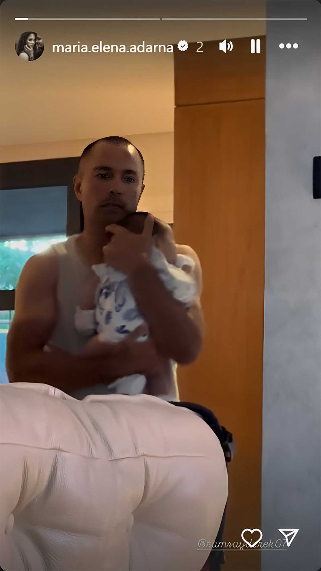Ellen Adarna, ipinakita gaano ka-maalaga si Derek Ramsay sa kanilang baby Ellen Adarna, ipinakita gaano ka-maalaga si Derek Ramsay sa kanilang baby