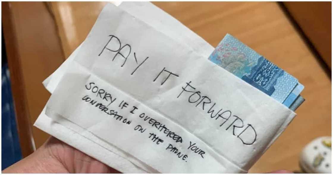 Estudyanteng Php100 na lang ang pera sa barko, natulungan ng kapwa pasahero Estudyanteng Php100 na lang ang pera sa barko, natulungan ng kapwa pasahero