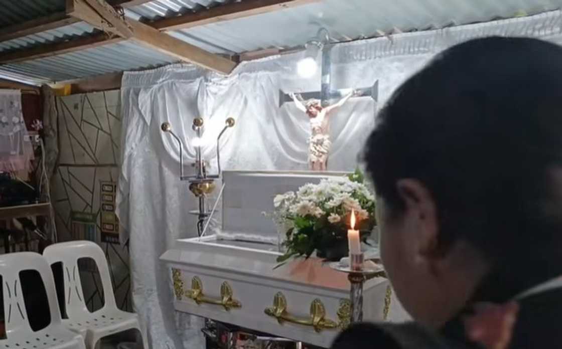 Pitong buwang sanggol, nasawi matapos abutin ng high tide ang kanilang bahay Pitong buwang sanggol, nasawi matapos abutin ng high tide ang kanilang bahay