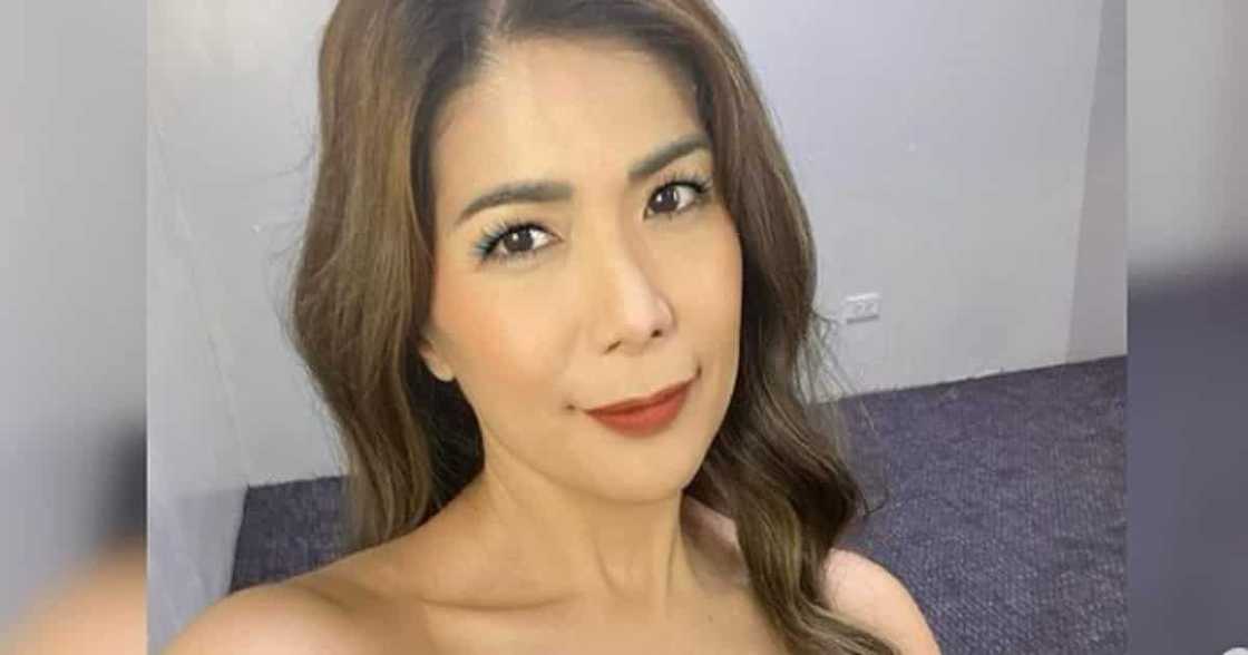 Geneva Cruz panics & gets emotional while receiving COVID-19 vaccine Geneva Cruz panics & gets emotional while receiving COVID-19 vaccine