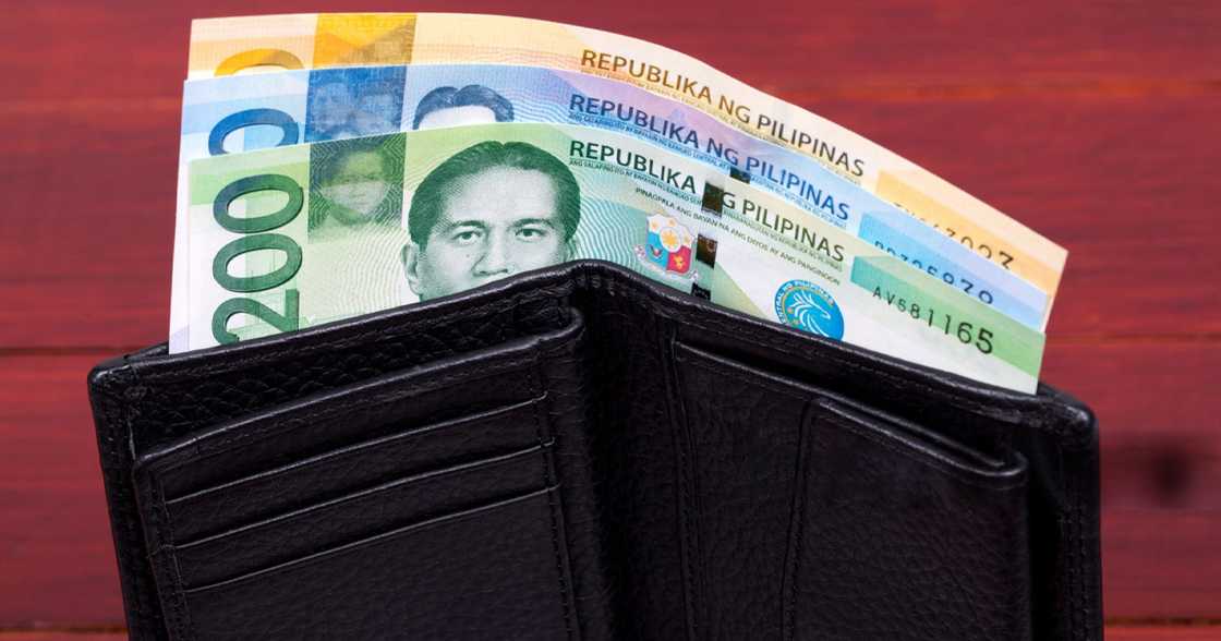 Senior steals from senior: 62-year-old elderly pickpocket arrested in P80K jeepney theft Senior steals from senior: 62-year-old elderly pickpocket arrested in P80K jeepney theft